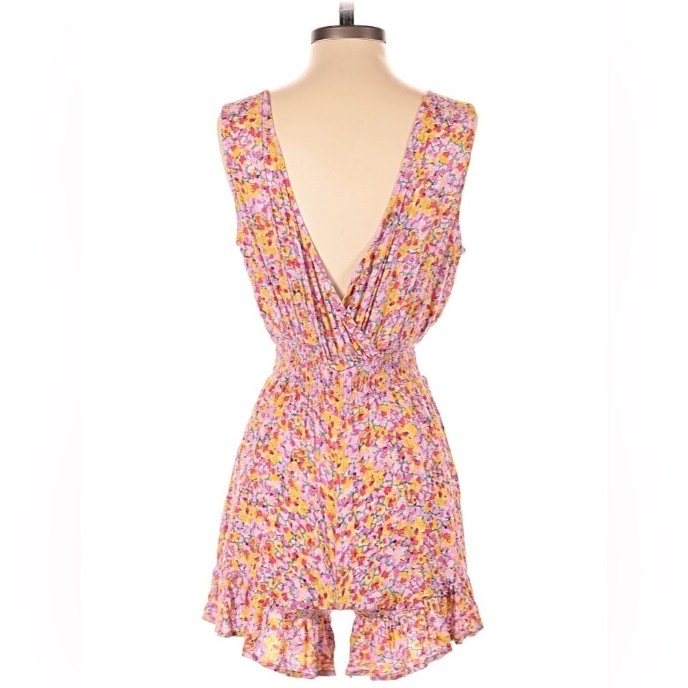 Rewind floral sleeveless romper perfect for a relaxing day in the sun - Picture 2 of 6